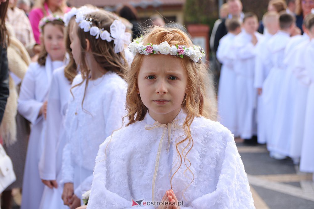 Pierwsza Komunia Święta w kościele pw. NMP Królowej Rodzin [29.05.2022] - zdjęcie #47 - eOstroleka.pl