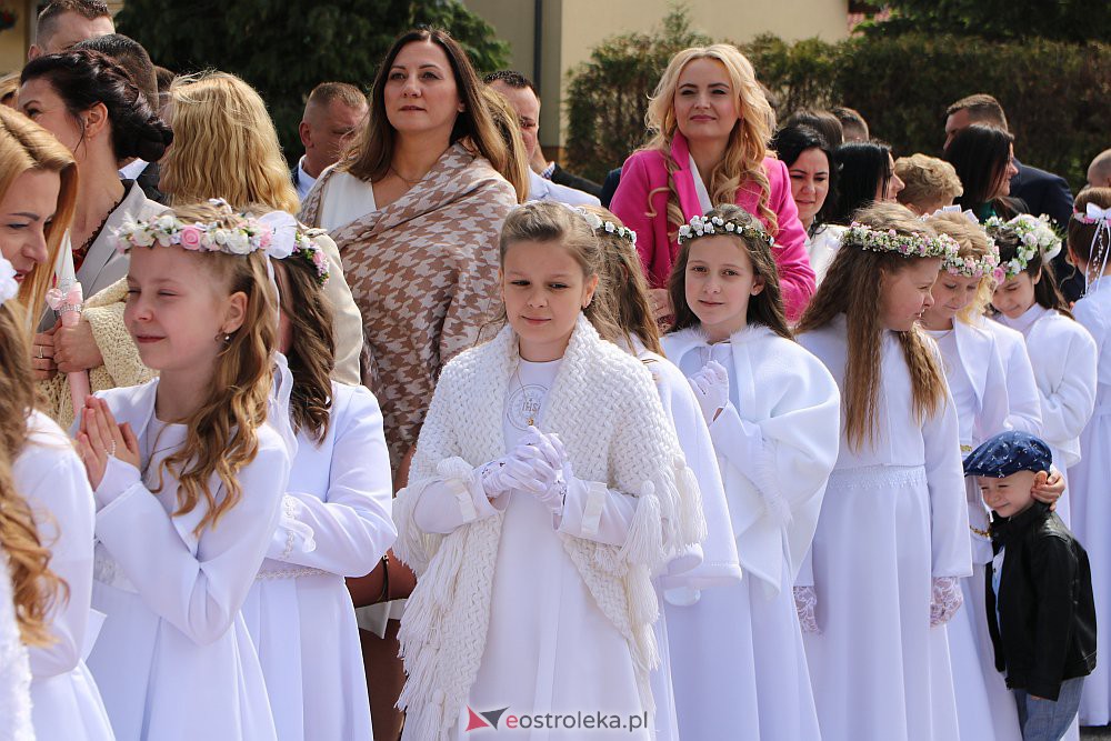 Pierwsza Komunia Święta w kościele pw. NMP Królowej Rodzin [29.05.2022] - zdjęcie #49 - eOstroleka.pl