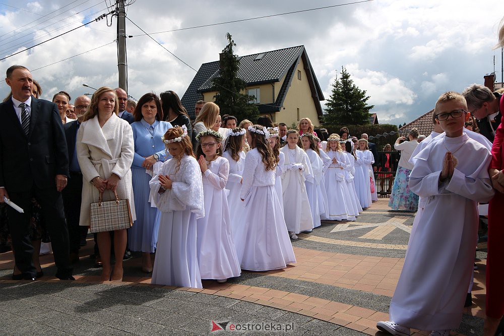 Pierwsza Komunia Święta w kościele pw. NMP Królowej Rodzin [29.05.2022] - zdjęcie #52 - eOstroleka.pl
