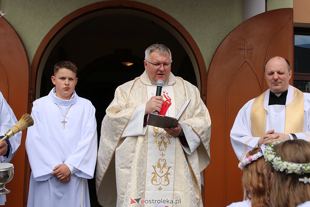 Pierwsza Komunia Święta w kościele pw. NMP Królowej Rodzin [29.05.2022] - zdjęcie #55 - eOstroleka.pl