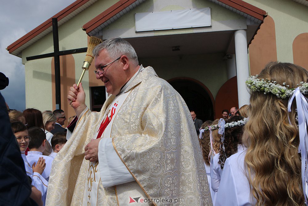 Pierwsza Komunia Święta w kościele pw. NMP Królowej Rodzin [29.05.2022] - zdjęcie #64 - eOstroleka.pl