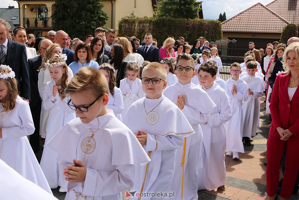 Pierwsza Komunia Święta w kościele pw. NMP Królowej Rodzin [29.05.2022] - zdjęcie #67 - eOstroleka.pl