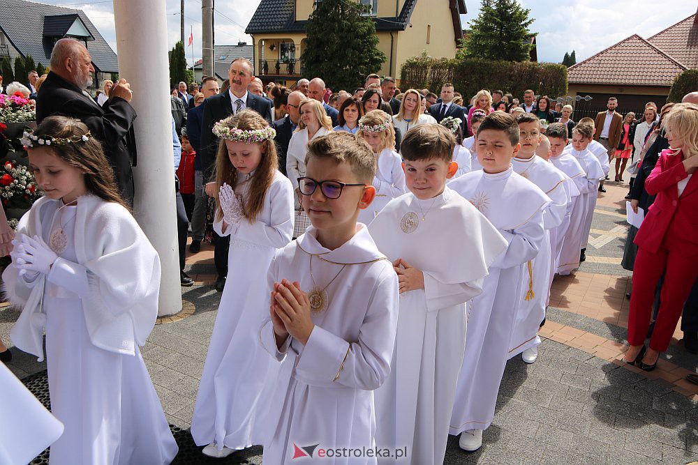 Pierwsza Komunia Święta w kościele pw. NMP Królowej Rodzin [29.05.2022] - zdjęcie #75 - eOstroleka.pl