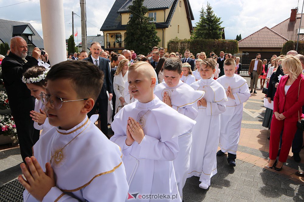 Pierwsza Komunia Święta w kościele pw. NMP Królowej Rodzin [29.05.2022] - zdjęcie #78 - eOstroleka.pl