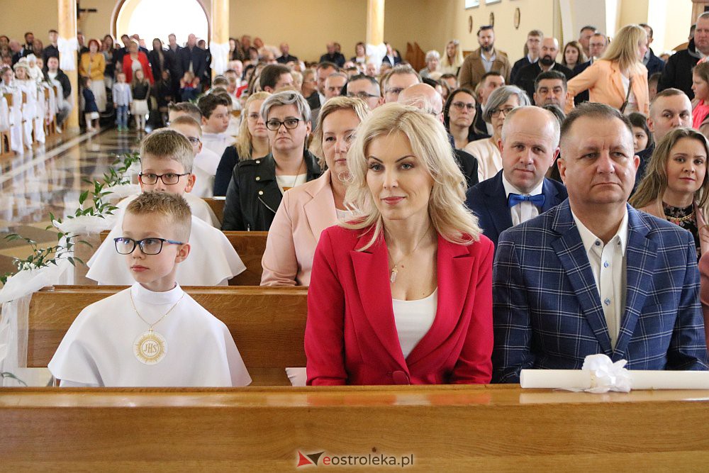 Pierwsza Komunia Święta w kościele pw. NMP Królowej Rodzin [29.05.2022] - zdjęcie #85 - eOstroleka.pl