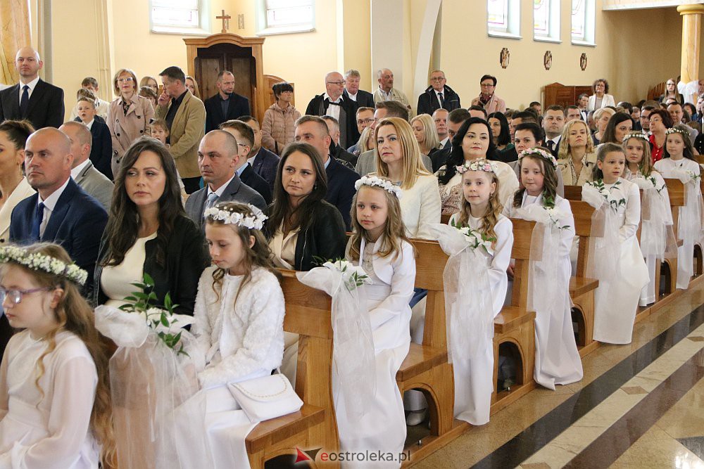 Pierwsza Komunia Święta w kościele pw. NMP Królowej Rodzin [29.05.2022] - zdjęcie #88 - eOstroleka.pl