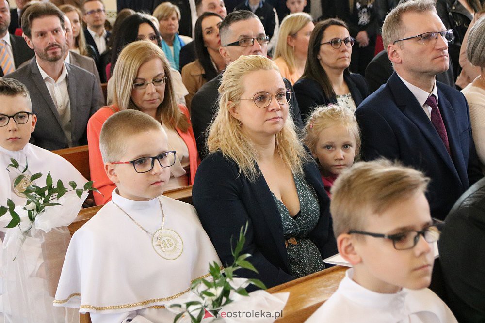 Pierwsza Komunia Święta w kościele pw. NMP Królowej Rodzin [29.05.2022] - zdjęcie #90 - eOstroleka.pl