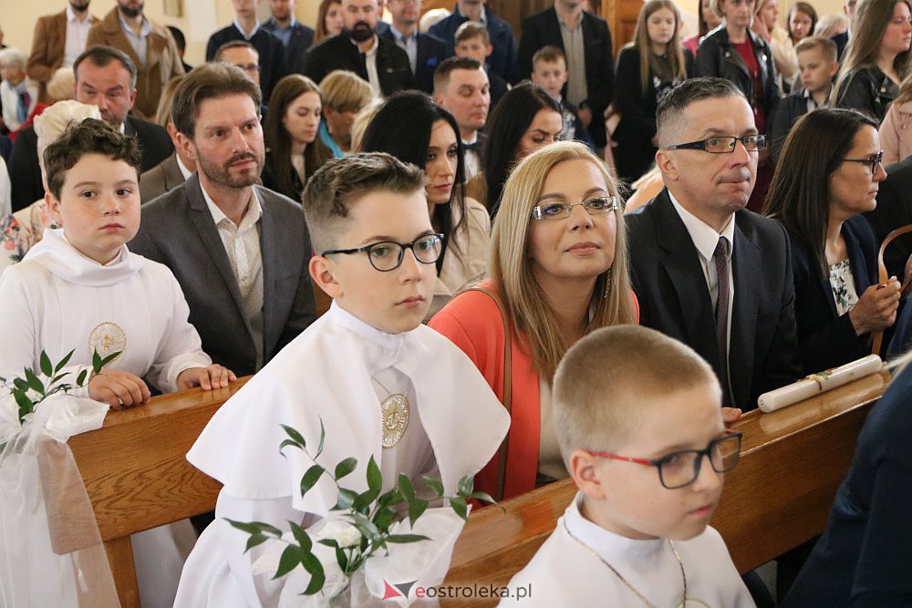 Pierwsza Komunia Święta w kościele pw. NMP Królowej Rodzin [29.05.2022] - zdjęcie #91 - eOstroleka.pl