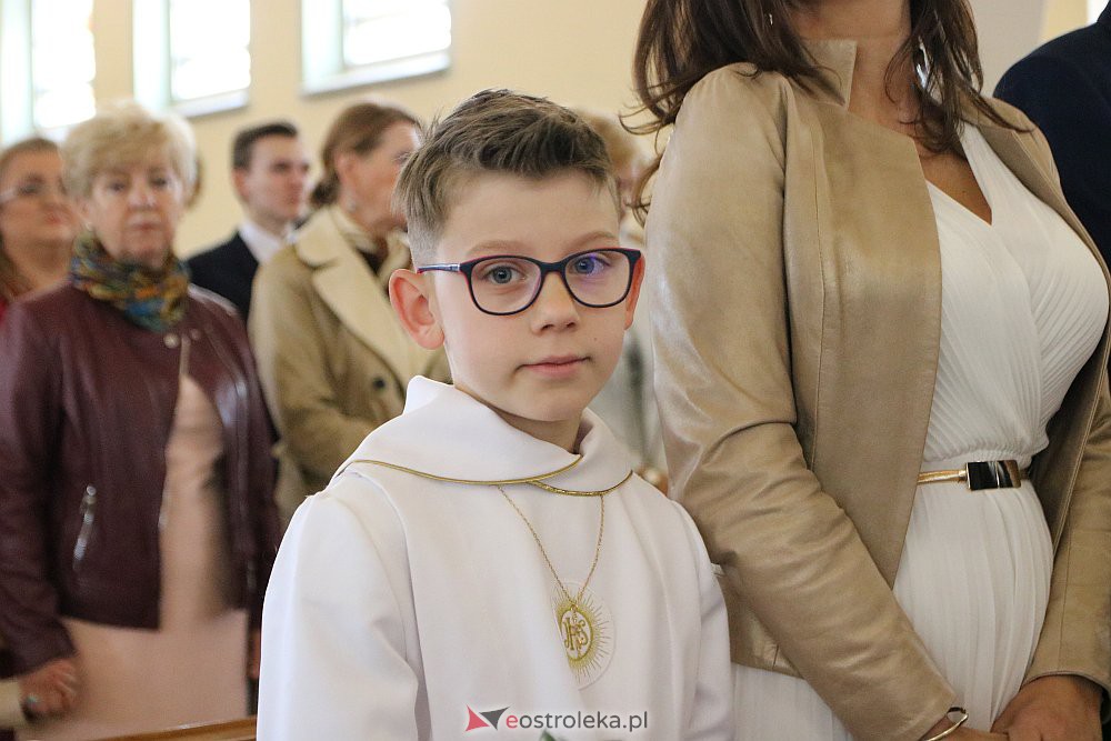 Pierwsza Komunia Święta w kościele pw. NMP Królowej Rodzin [29.05.2022] - zdjęcie #92 - eOstroleka.pl