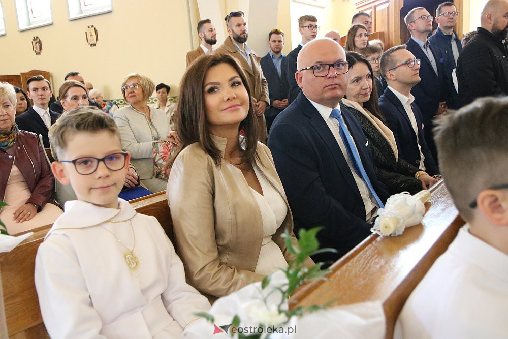 Pierwsza Komunia Święta w kościele pw. NMP Królowej Rodzin [29.05.2022] - zdjęcie #98 - eOstroleka.pl