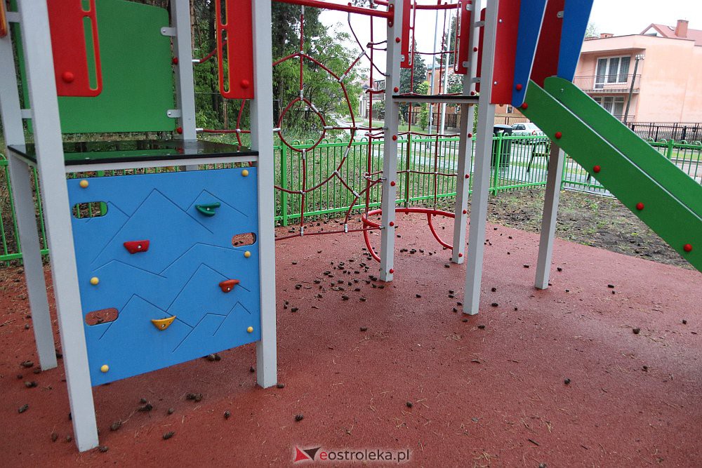 Plac zabaw przy Filochowskiego “Sana” do poprawek? [30.05.2022] - zdjęcie #6 - eOstroleka.pl