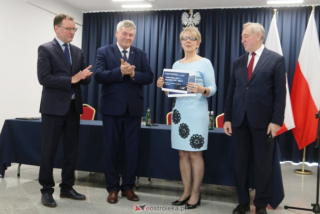 Wręczenie rządowych promes na inwestycje [31.05.2022] - zdjęcie #25 - eOstroleka.pl
