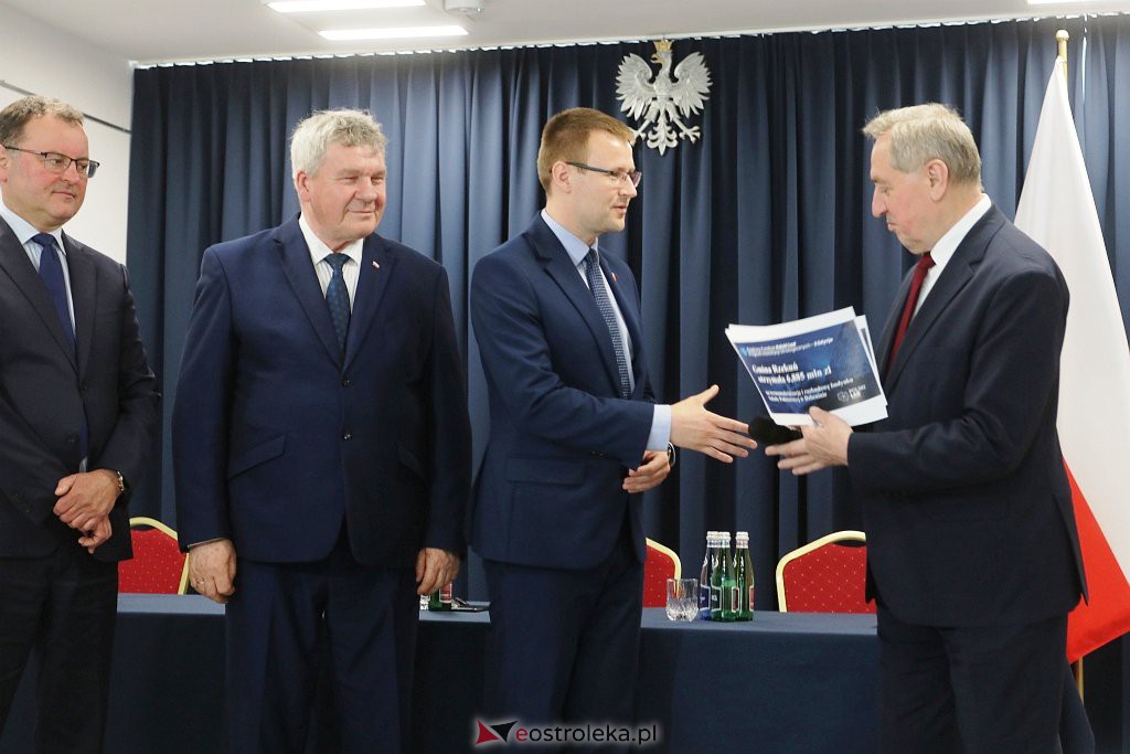 Wręczenie rządowych promes na inwestycje [31.05.2022] - zdjęcie #21 - eOstroleka.pl