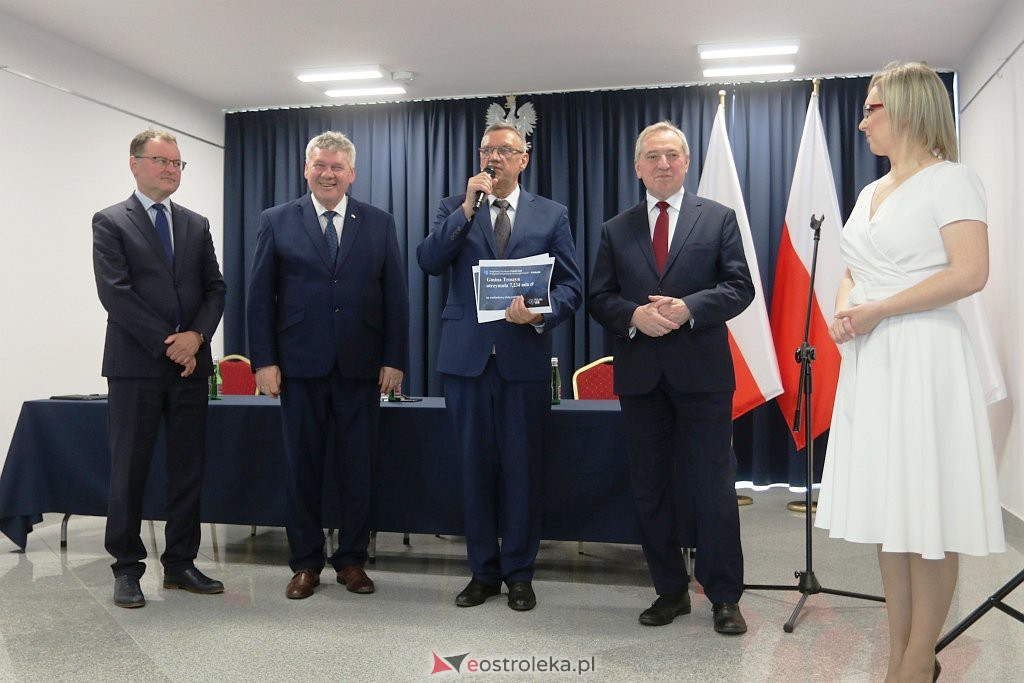Wręczenie rządowych promes na inwestycje [31.05.2022] - zdjęcie #19 - eOstroleka.pl