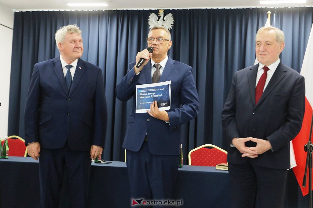 Wręczenie rządowych promes na inwestycje [31.05.2022] - zdjęcie #15 - eOstroleka.pl