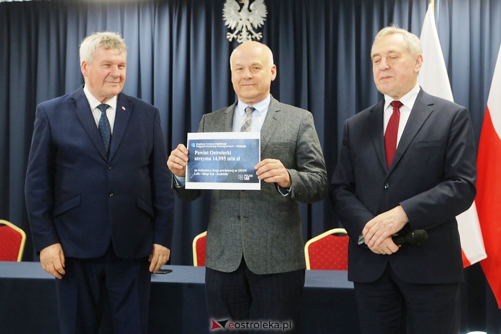 Wręczenie rządowych promes na inwestycje [31.05.2022] - zdjęcie #13 - eOstroleka.pl