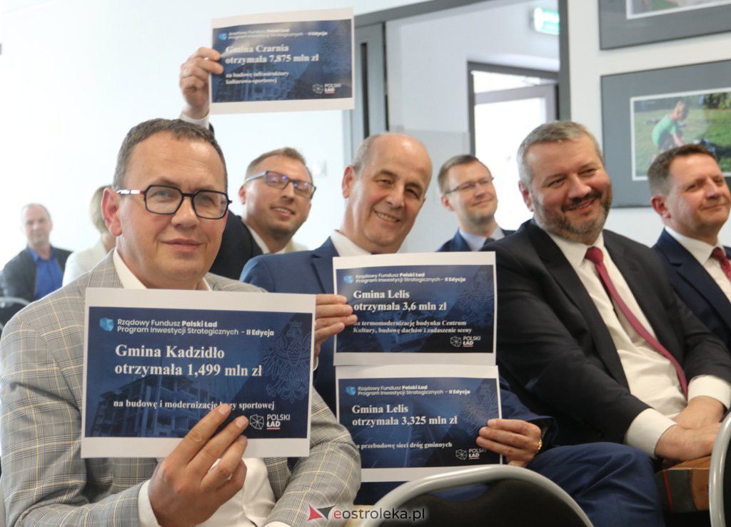 Wręczenie rządowych promes na inwestycje [31.05.2022] - zdjęcie #3 - eOstroleka.pl