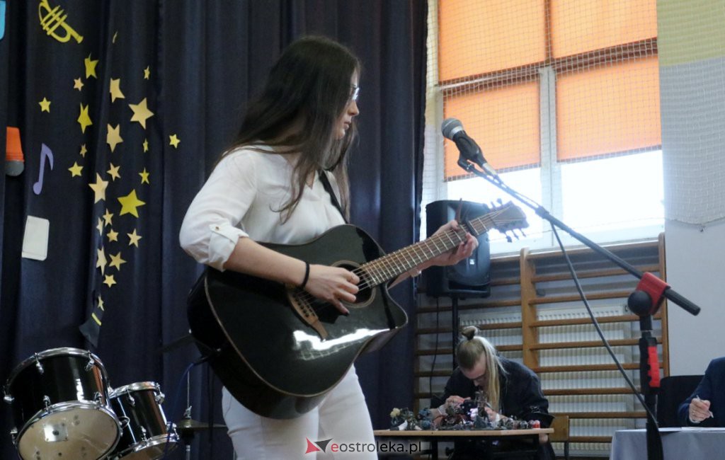 II LO w Ostrołęce ma talent [01.06.2022] - zdjęcie #9 - eOstroleka.pl