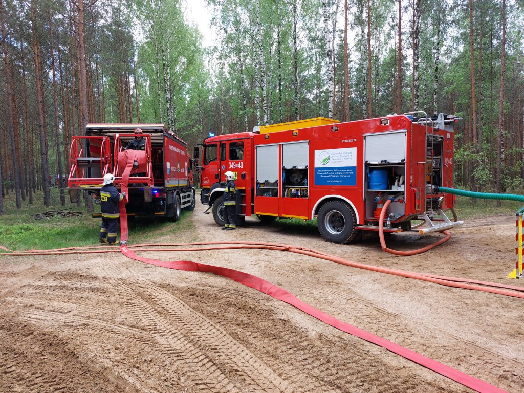 Przy tej akcji w Serafinie uczestniczyło około 70 strażaków z kilku jednostek  [01.06.2022] - zdjęcie #3 - eOstroleka.pl