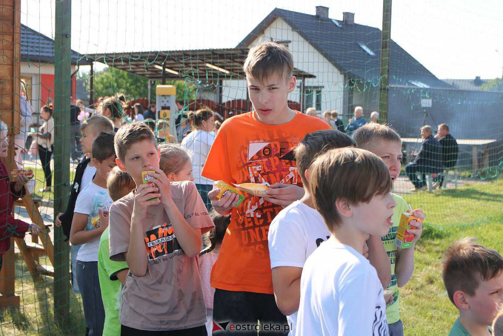 Festyn “Seniorzy dzieciom” w Durlasach [01.06.2022] - zdjęcie #13 - eOstroleka.pl