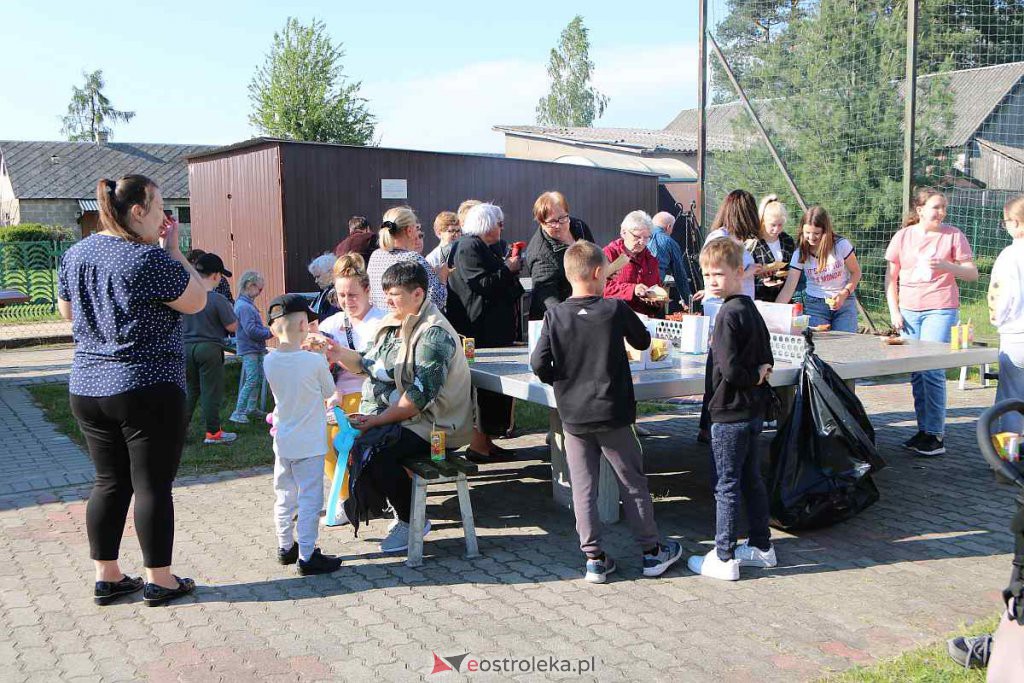 Festyn “Seniorzy dzieciom” w Durlasach [01.06.2022] - zdjęcie #38 - eOstroleka.pl