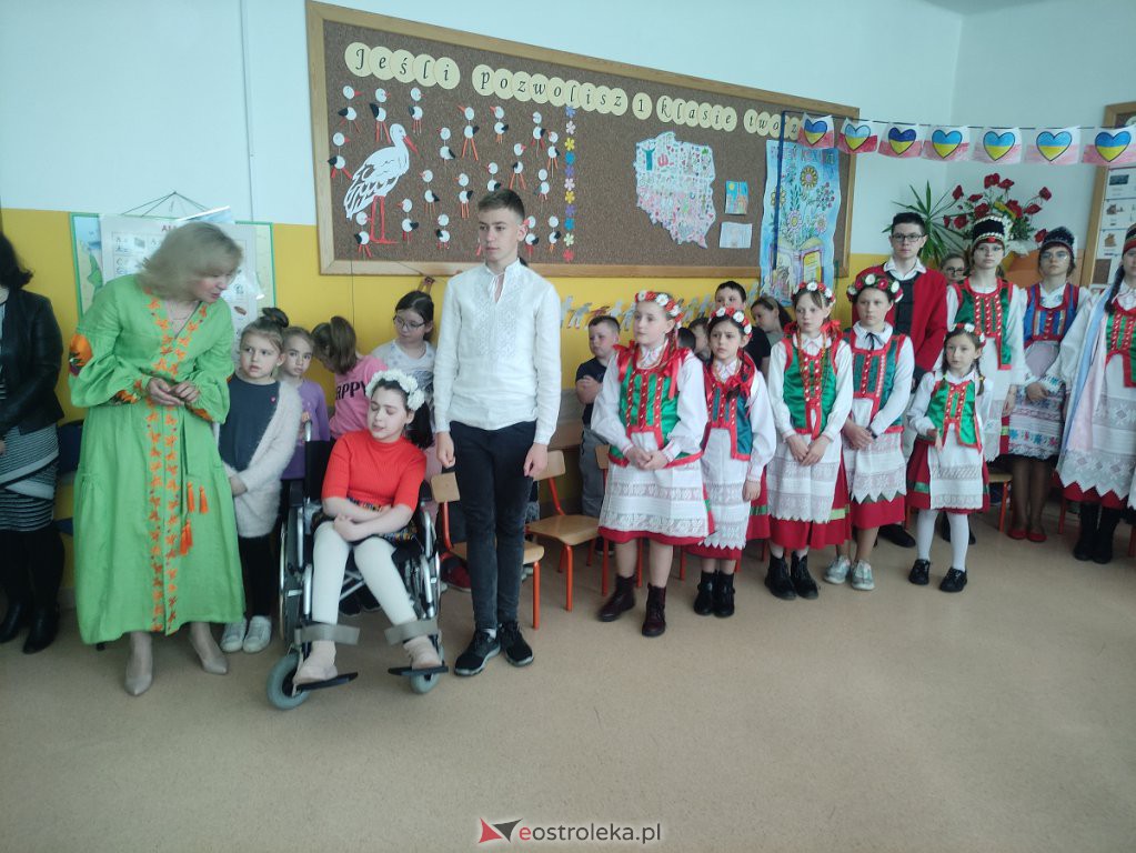 Wizyta Amelki z Ukrainy na Kurpiach [02.06.2022] - zdjęcie #29 - eOstroleka.pl