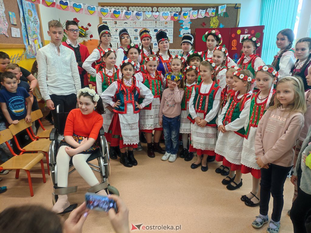 Wizyta Amelki z Ukrainy na Kurpiach [02.06.2022] - zdjęcie #36 - eOstroleka.pl
