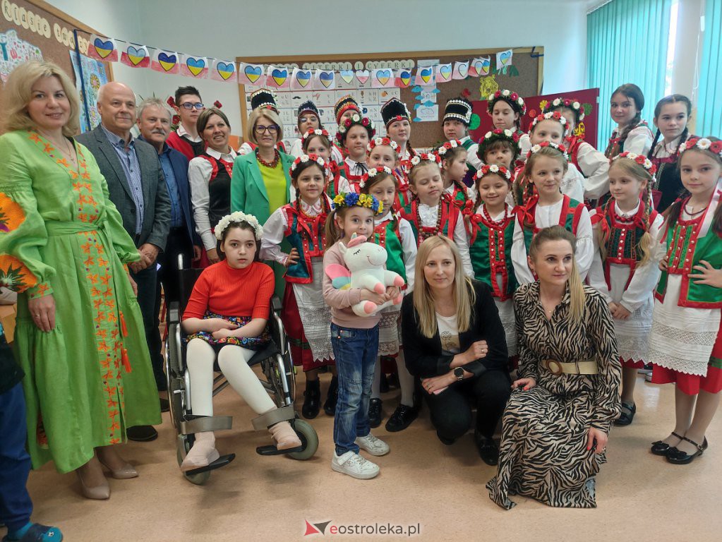 Wizyta Amelki z Ukrainy na Kurpiach [02.06.2022] - zdjęcie #31 - eOstroleka.pl
