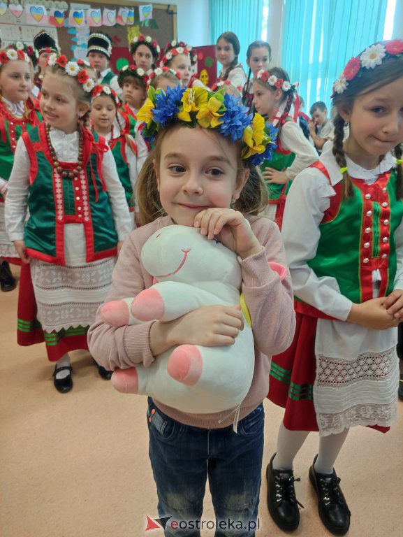 Wizyta Amelki z Ukrainy na Kurpiach [02.06.2022] - zdjęcie #28 - eOstroleka.pl