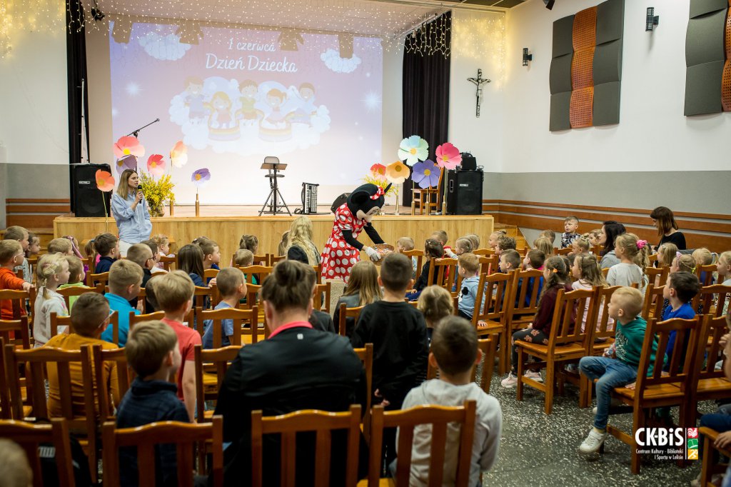 Dzień Dziecka w Lelisie w rytmach akordeonu Michała Sawickiego [2.06.2022] - zdjęcie #19 - eOstroleka.pl