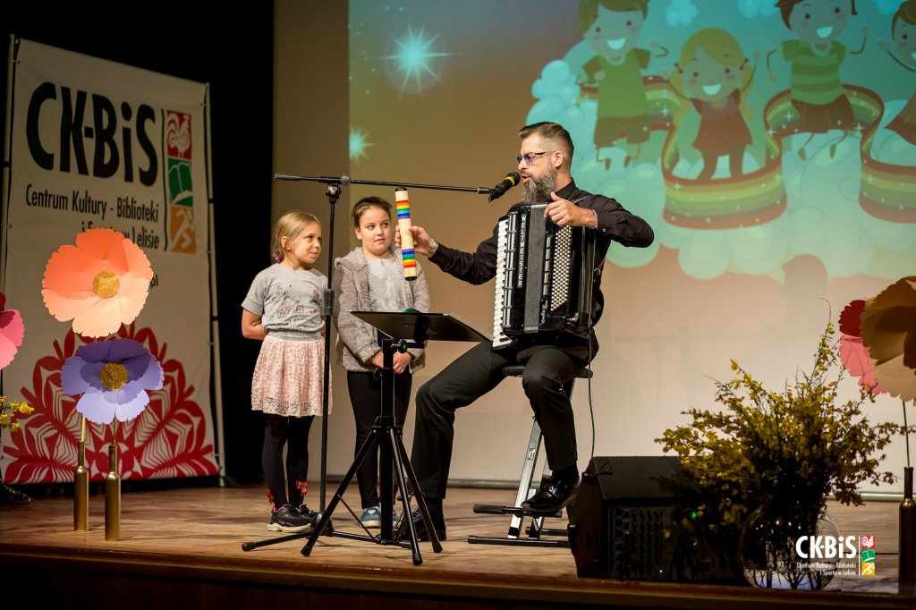 Dzień Dziecka w Lelisie w rytmach akordeonu Michała Sawickiego [2.06.2022] - zdjęcie #30 - eOstroleka.pl