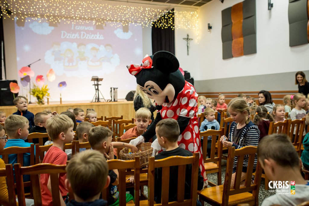 Dzień Dziecka w Lelisie w rytmach akordeonu Michała Sawickiego [2.06.2022] - zdjęcie #5 - eOstroleka.pl