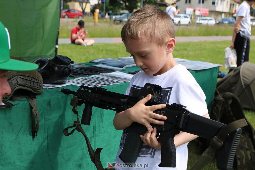 Bursztynowo-wojskowy Dzień Dziecka w Ostrołęce [04.06.2022] - zdjęcie #11 - eOstroleka.pl
