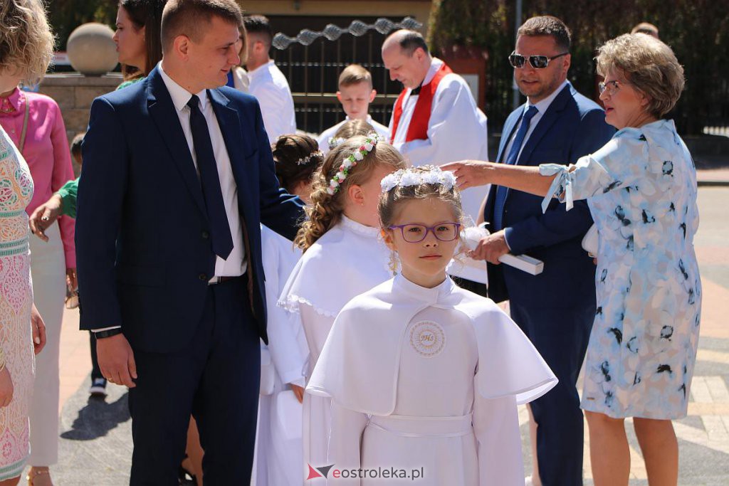 Pierwsza Komunia Święta w kościele pw. NMP Królowej Rodzin [05.06.2022] - zdjęcie #2 - eOstroleka.pl