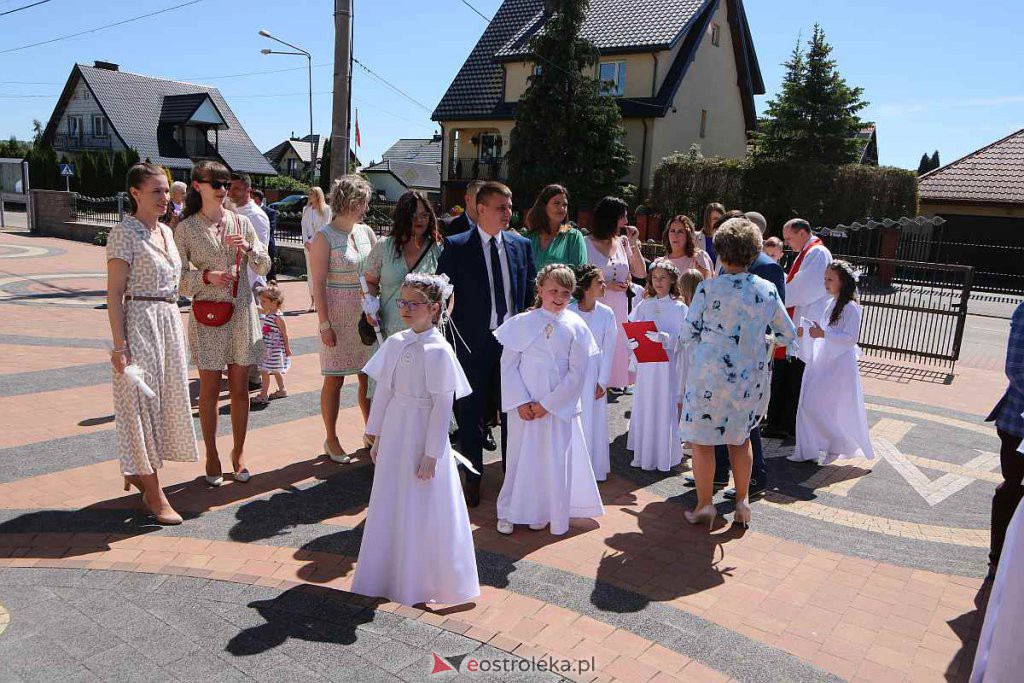 Pierwsza Komunia Święta w kościele pw. NMP Królowej Rodzin [05.06.2022] - zdjęcie #3 - eOstroleka.pl