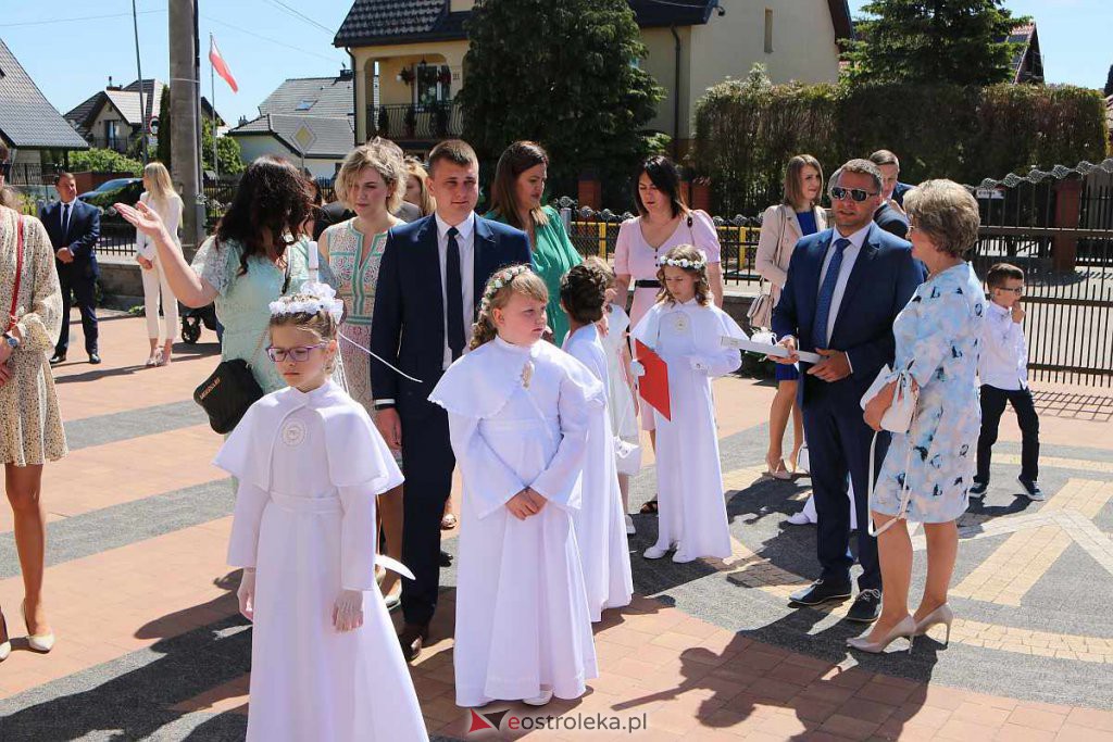 Pierwsza Komunia Święta w kościele pw. NMP Królowej Rodzin [05.06.2022] - zdjęcie #6 - eOstroleka.pl