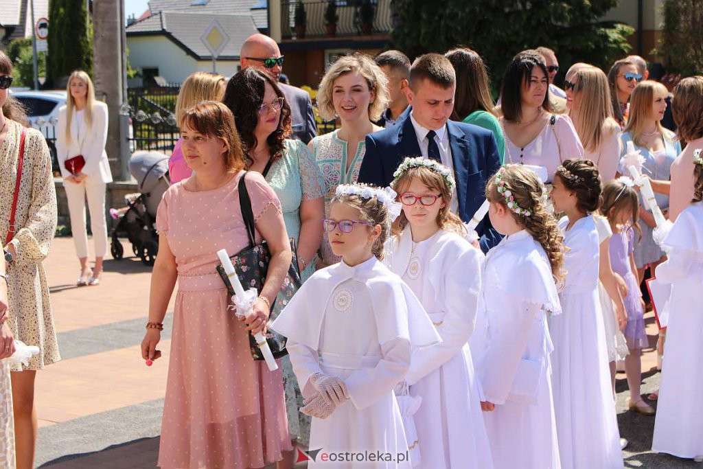 Pierwsza Komunia Święta w kościele pw. NMP Królowej Rodzin [05.06.2022] - zdjęcie #9 - eOstroleka.pl