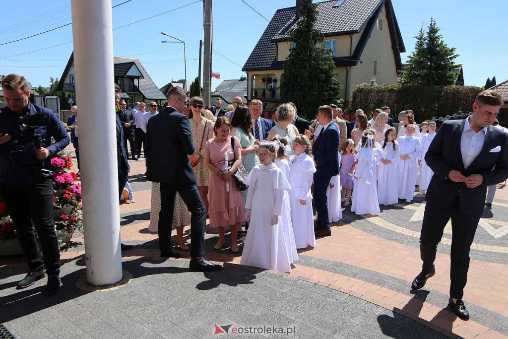 Pierwsza Komunia Święta w kościele pw. NMP Królowej Rodzin [05.06.2022] - zdjęcie #14 - eOstroleka.pl
