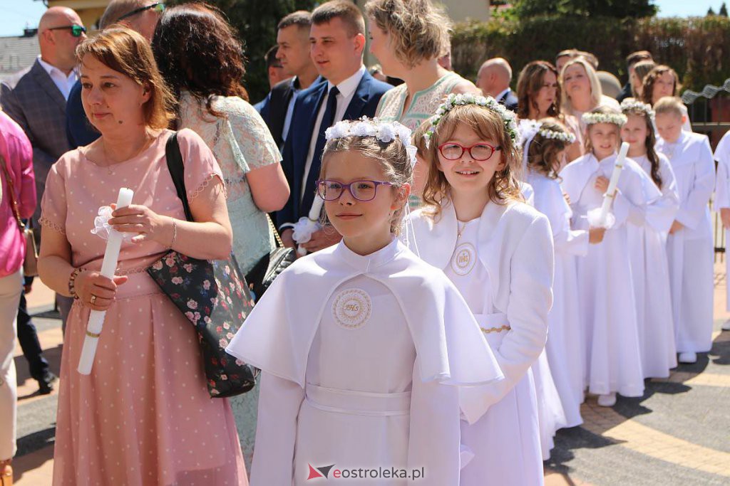 Pierwsza Komunia Święta w kościele pw. NMP Królowej Rodzin [05.06.2022] - zdjęcie #15 - eOstroleka.pl