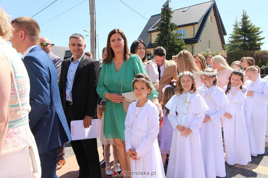 Pierwsza Komunia Święta w kościele pw. NMP Królowej Rodzin [05.06.2022] - zdjęcie #19 - eOstroleka.pl