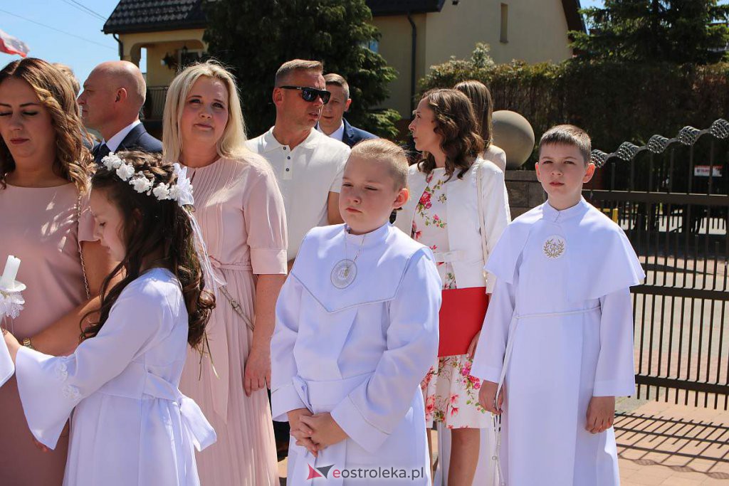 Pierwsza Komunia Święta w kościele pw. NMP Królowej Rodzin [05.06.2022] - zdjęcie #23 - eOstroleka.pl