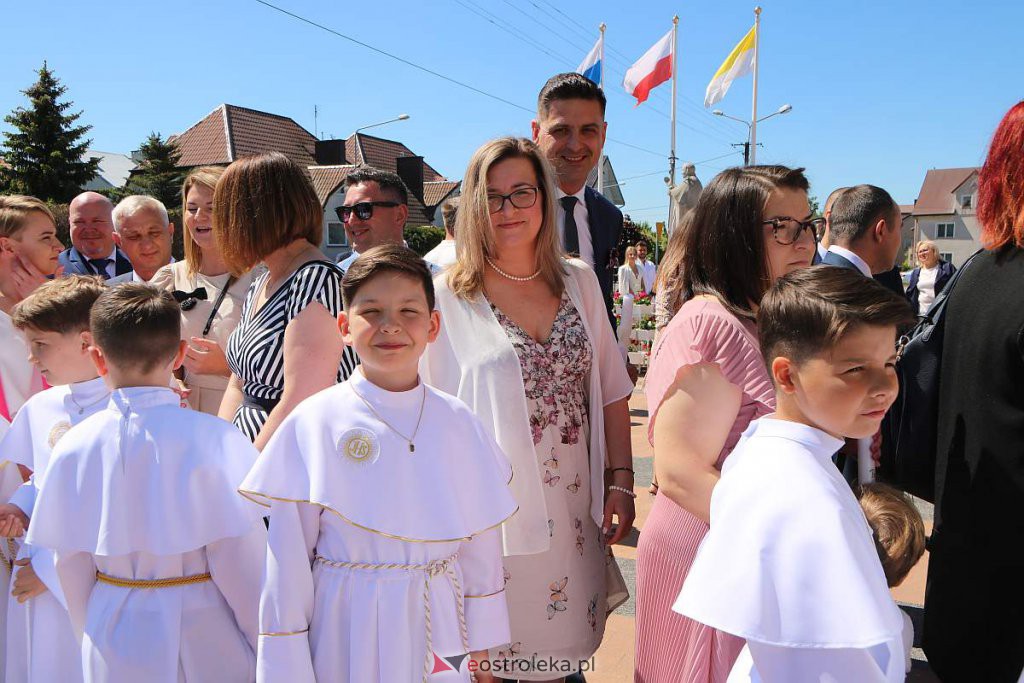 Pierwsza Komunia Święta w kościele pw. NMP Królowej Rodzin [05.06.2022] - zdjęcie #29 - eOstroleka.pl