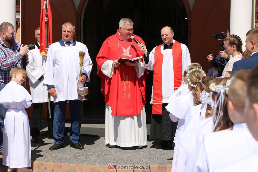 Pierwsza Komunia Święta w kościele pw. NMP Królowej Rodzin [05.06.2022] - zdjęcie #48 - eOstroleka.pl