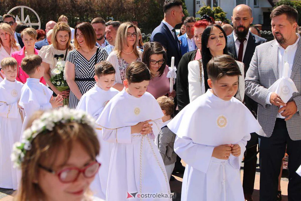 Pierwsza Komunia Święta w kościele pw. NMP Królowej Rodzin [05.06.2022] - zdjęcie #69 - eOstroleka.pl