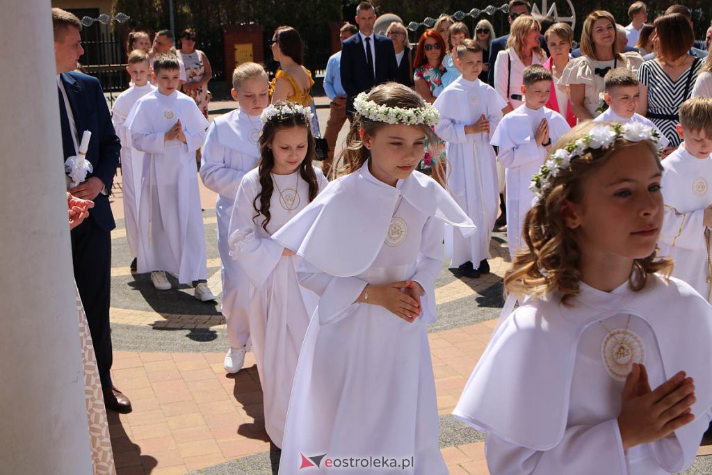 Pierwsza Komunia Święta w kościele pw. NMP Królowej Rodzin [05.06.2022] - zdjęcie #8 - eOstroleka.pl