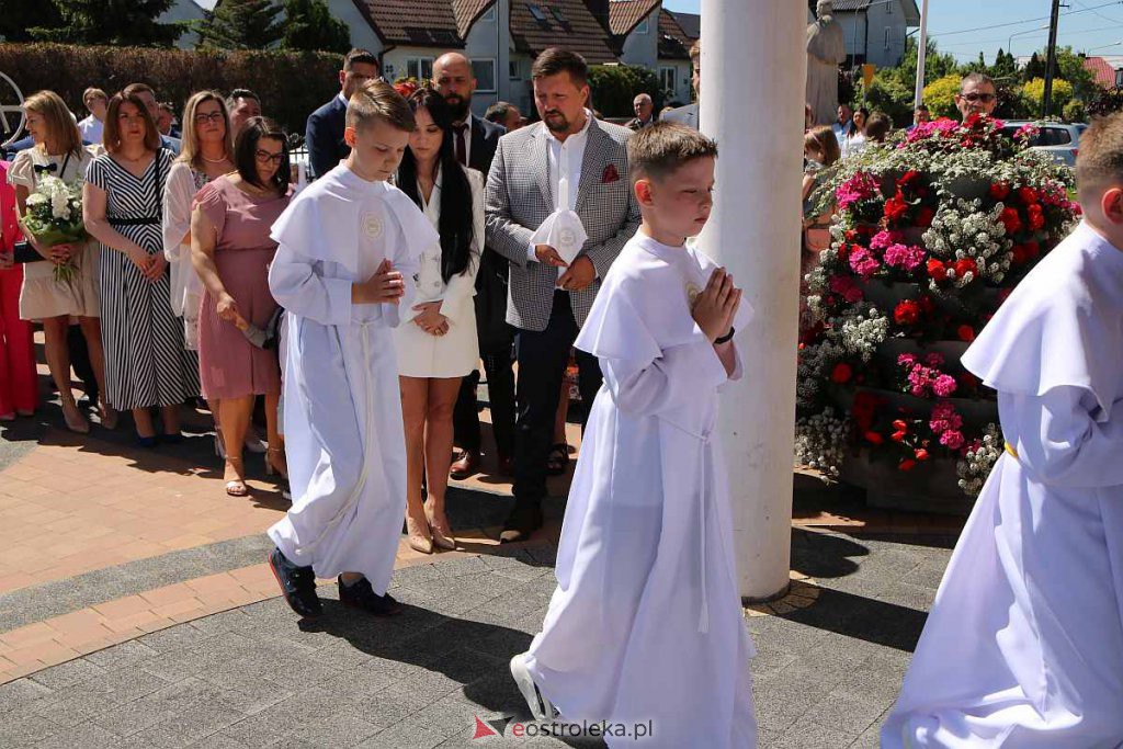 Pierwsza Komunia Święta w kościele pw. NMP Królowej Rodzin [05.06.2022] - zdjęcie #4 - eOstroleka.pl