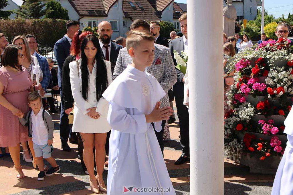 Pierwsza Komunia Święta w kościele pw. NMP Królowej Rodzin [05.06.2022] - zdjęcie #78 - eOstroleka.pl