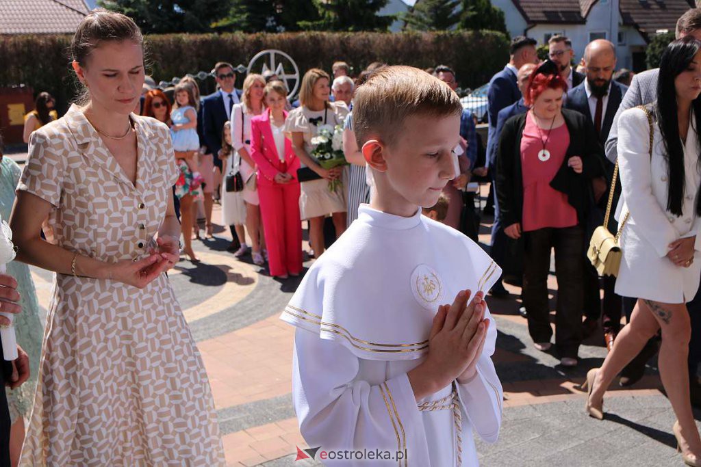 Pierwsza Komunia Święta w kościele pw. NMP Królowej Rodzin [05.06.2022] - zdjęcie #1 - eOstroleka.pl