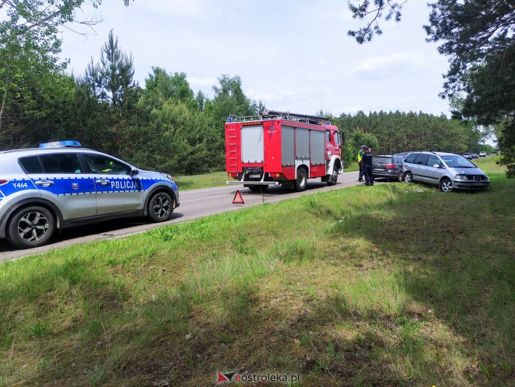 Wypadek w Damiętach. Nieudany manewr zawracania [06.06.2022] - zdjęcie #4 - eOstroleka.pl