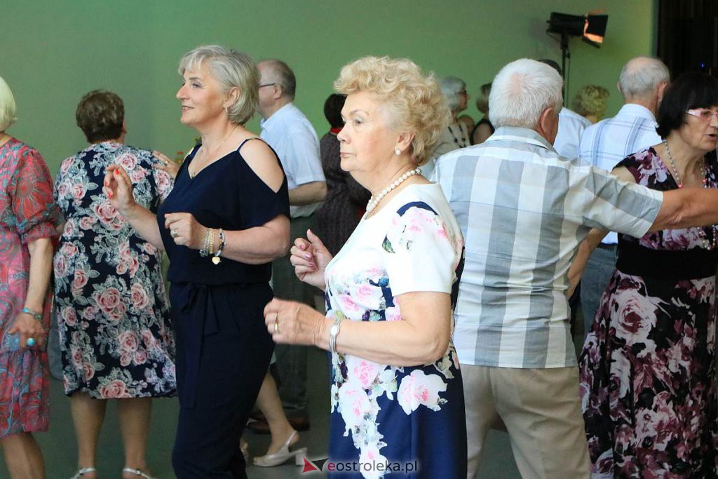 Bal seniorów OUTW. Z przytupem kończą kolejny rok akademicki [11.06.2022] - zdjęcie #5 - eOstroleka.pl